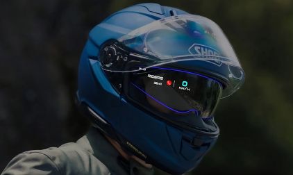 HUD à prova de rua: o capacete que coloca a interface no horizonte