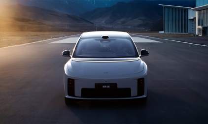 Li Auto i8 estreia com 536 cv, recarga 5C e 710 km de autonomia
