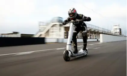 BO M Turbo: O Limite do Concebível sobre Duas Rodas Elétricas